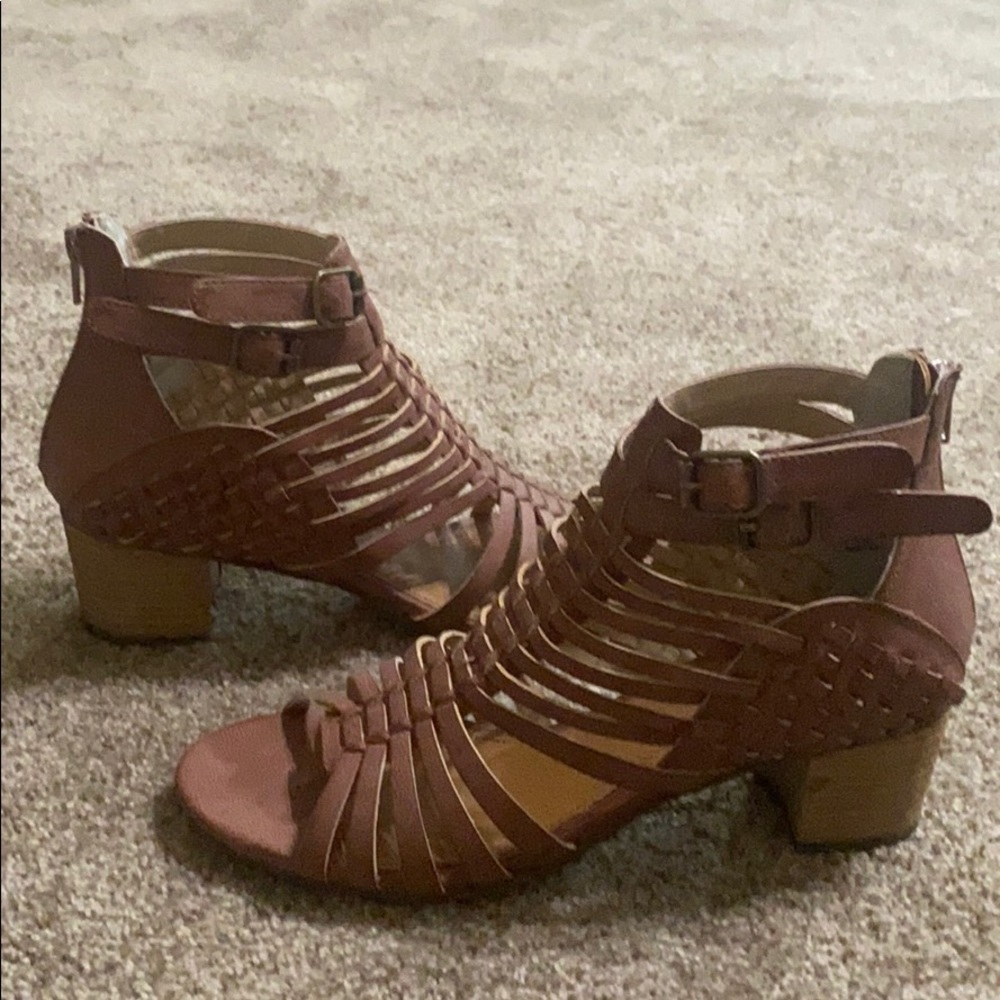 NWOT Not Rated sandals.